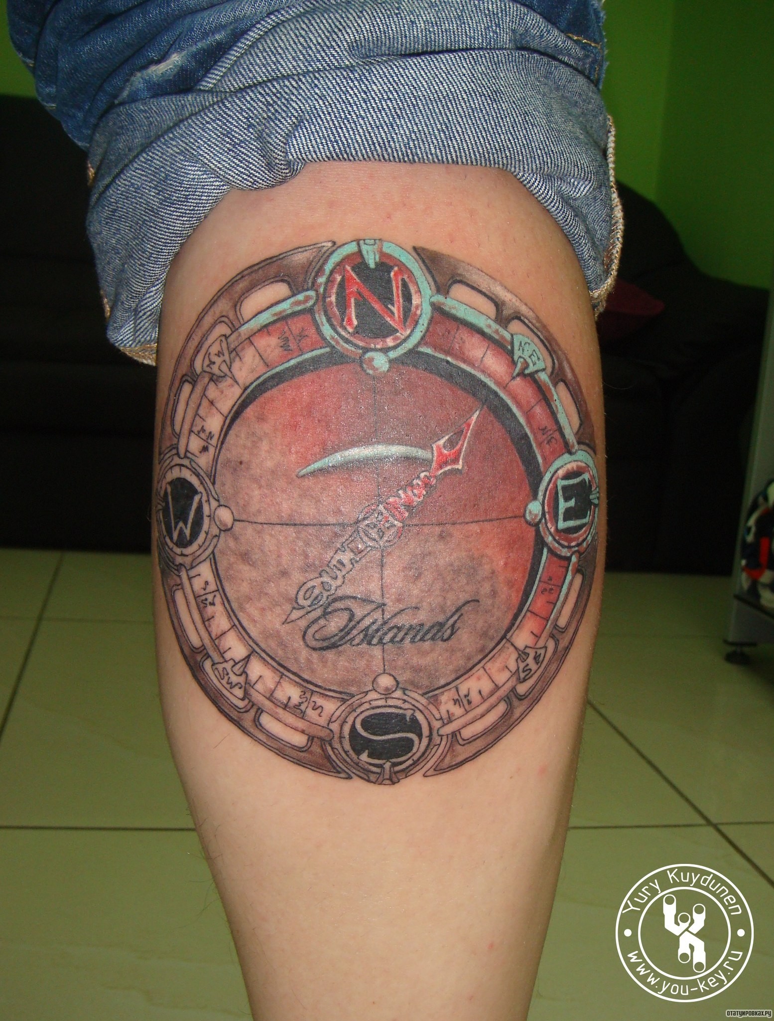 Фотография татуировки под названием «Необычный компас»