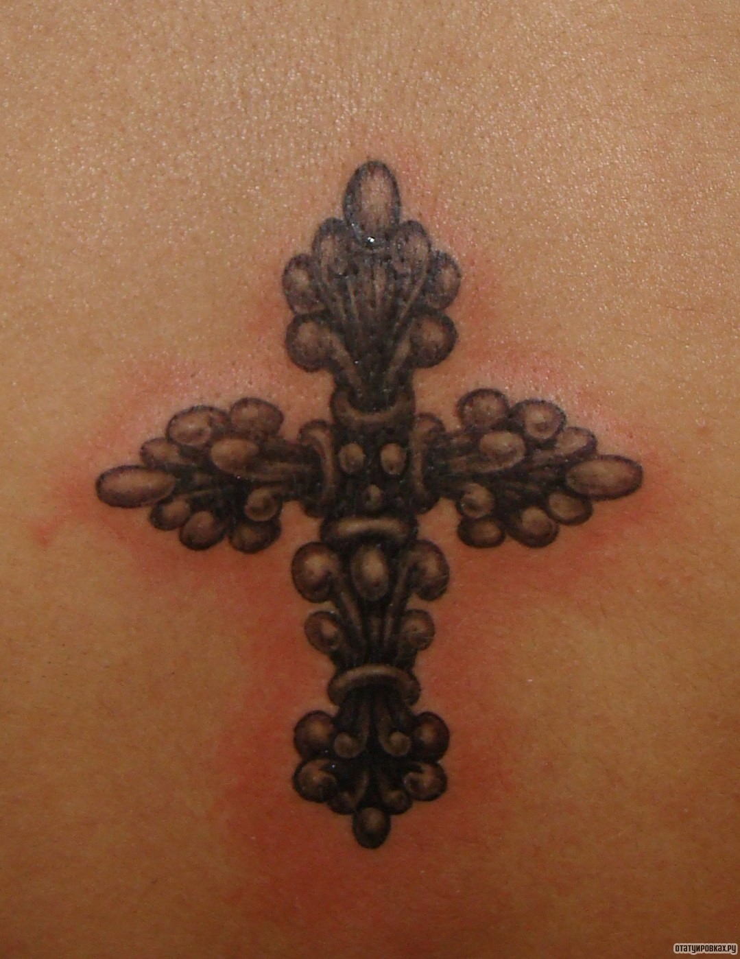 Фотография татуировки под названием «Крест»