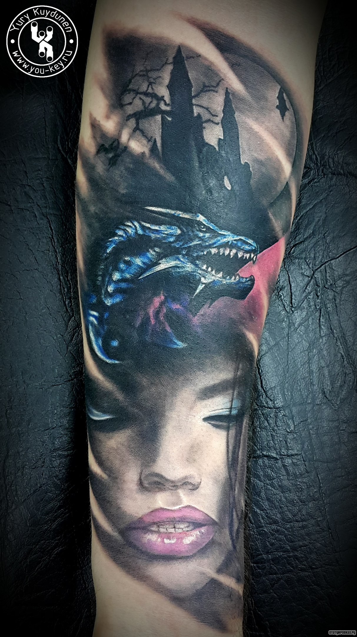 Фотография татуировки под названием «Девушка с драконом»