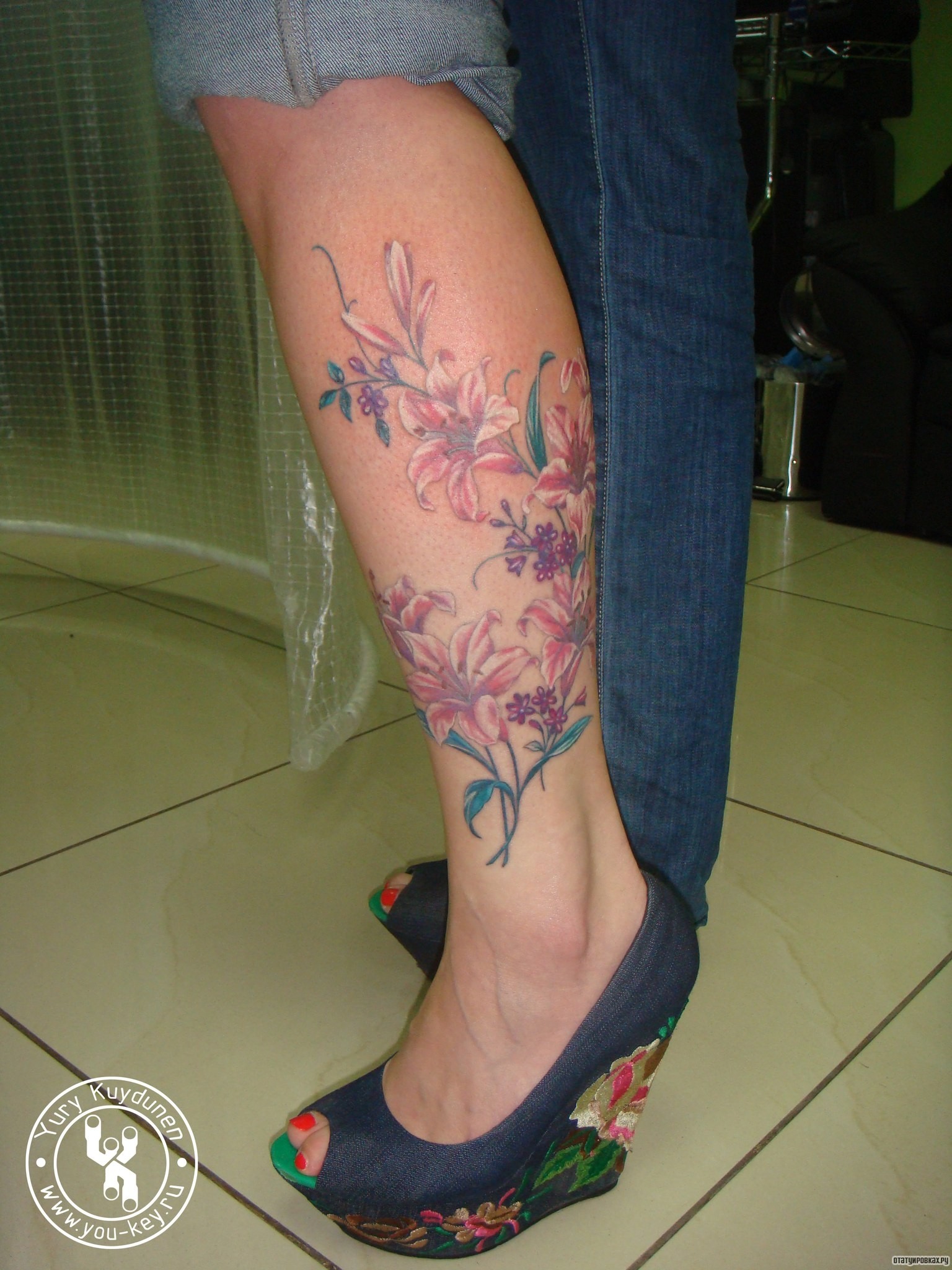 Фотография татуировки под названием «Лилии узор»