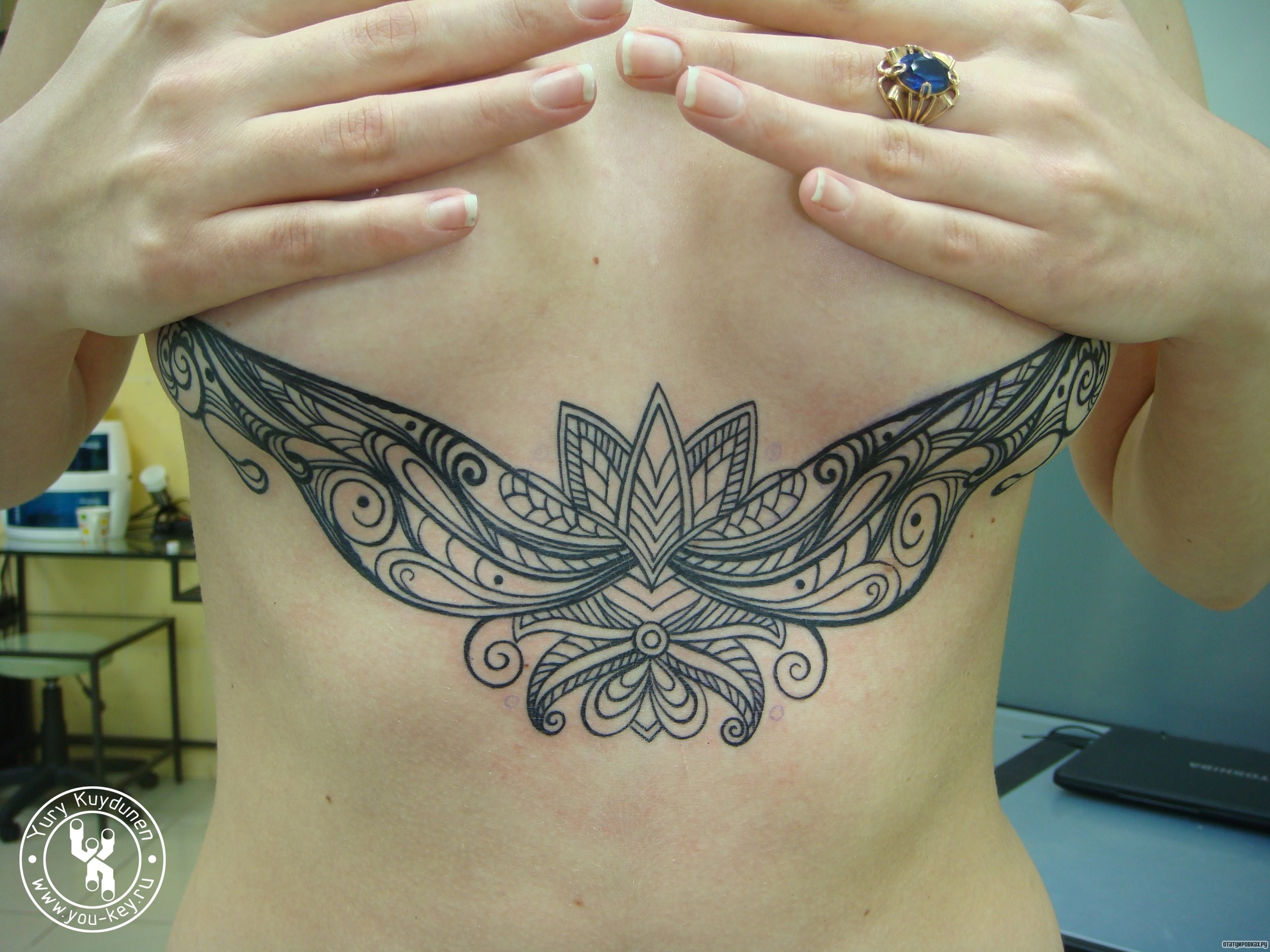 Фотография татуировки под названием «Узор как бабочка»
