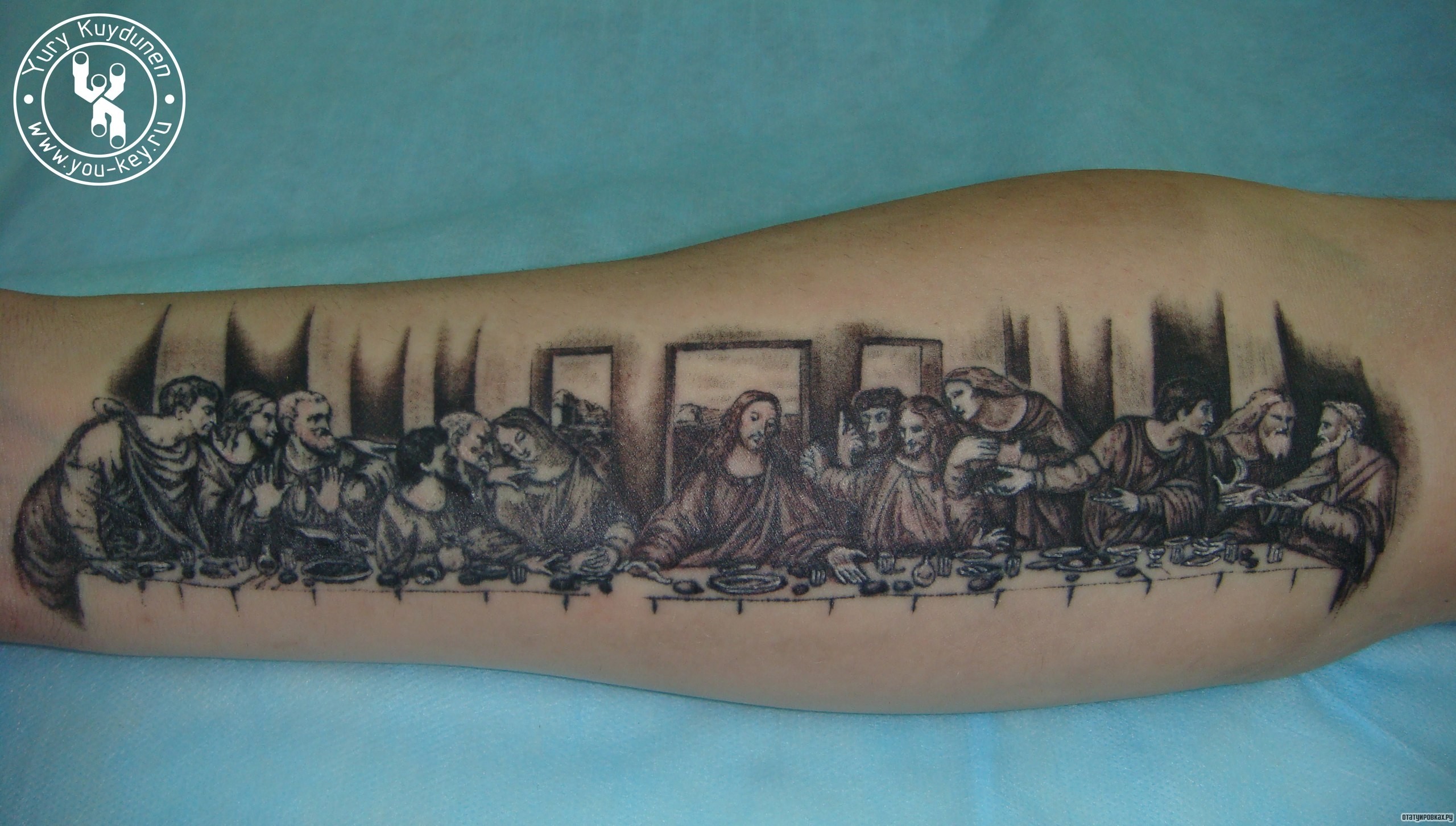 Фотография татуировки под названием «Пир за столом»