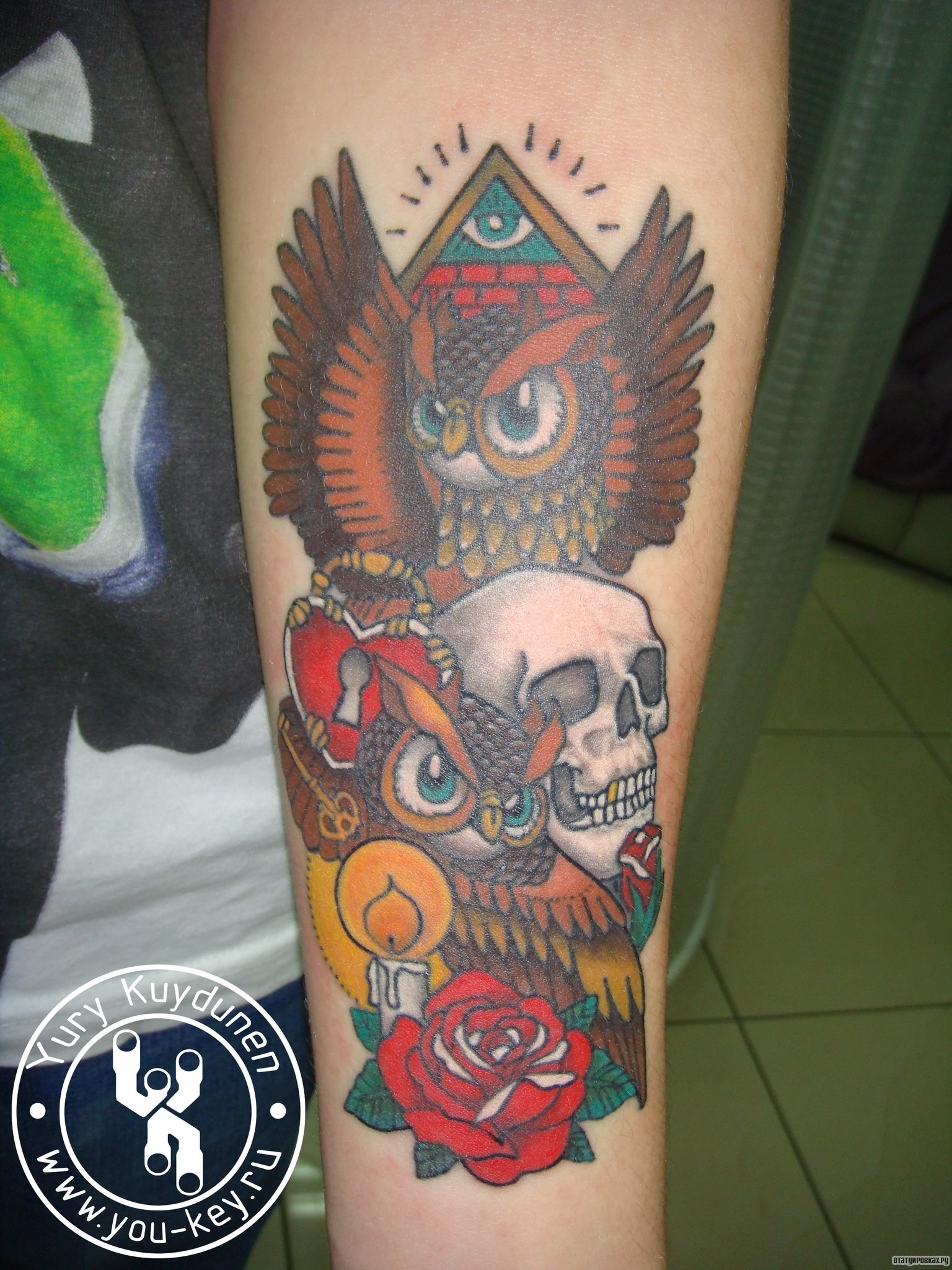 Фотография татуировки под названием «Череп, сова, свеча, роза»