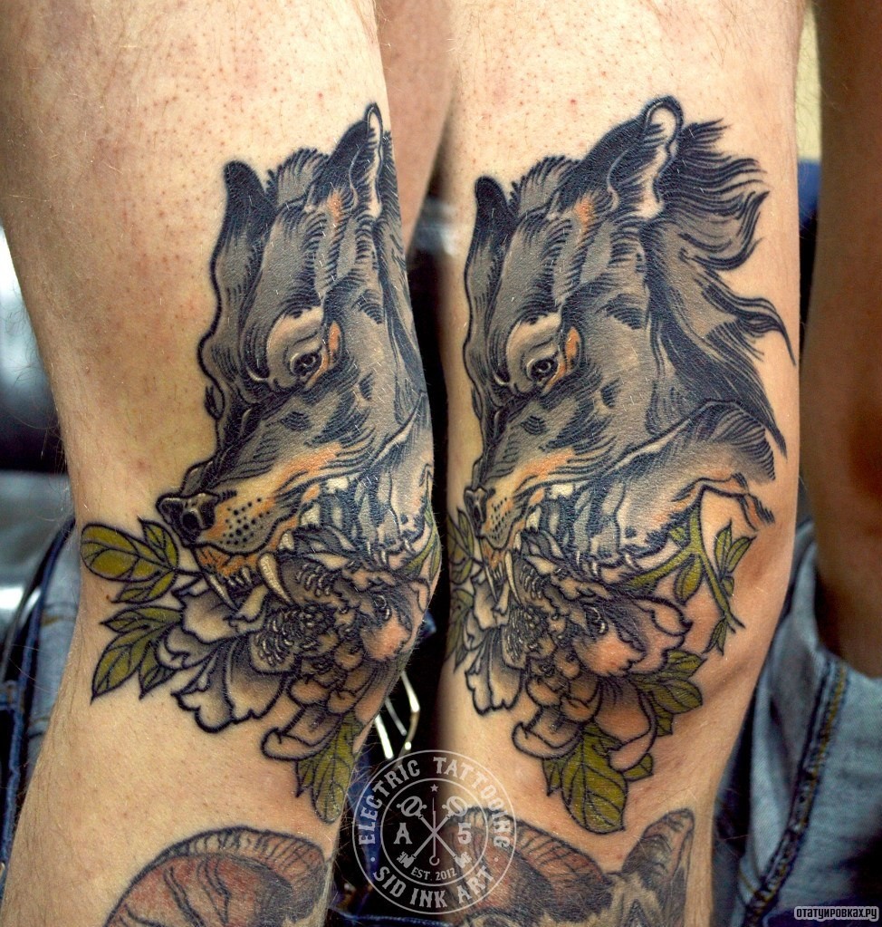 Фотография татуировки под названием «Волк с пионом японский»
