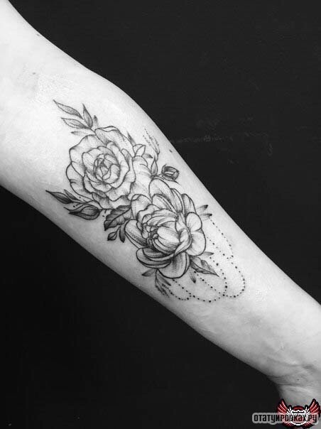 Фотография татуировки под названием «Два цветка»