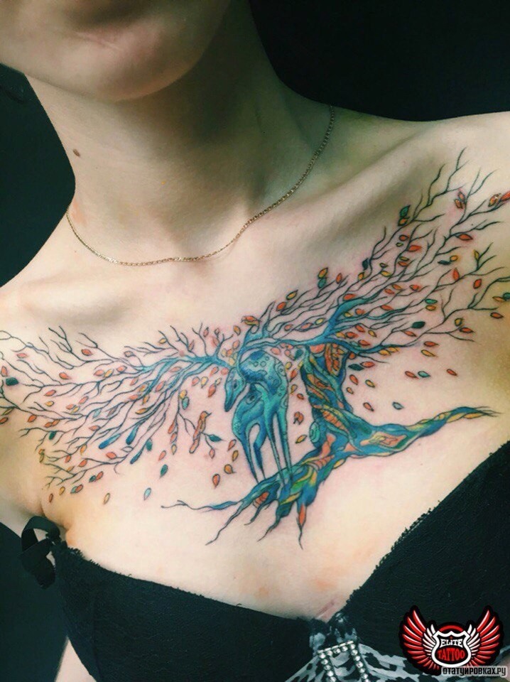 Фотография татуировки под названием «Дерево и олень»