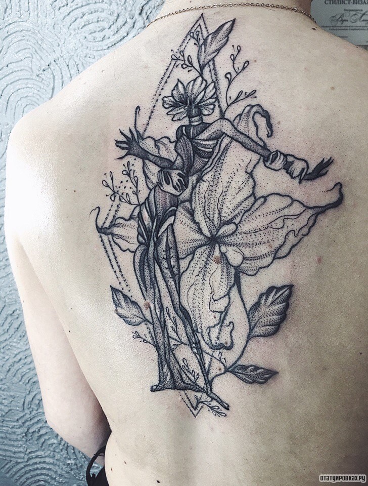 Фотография татуировки под названием «Человек растение»