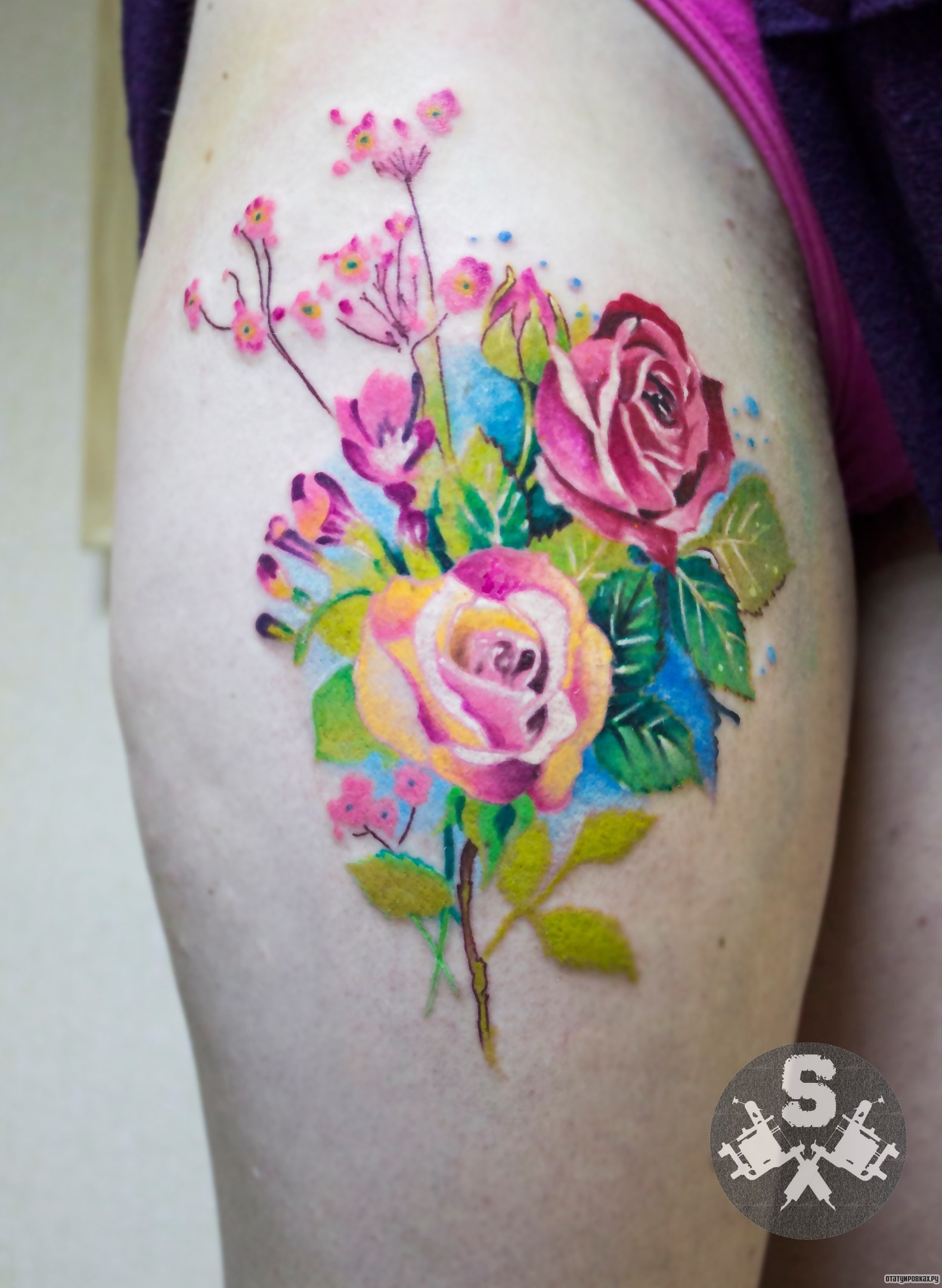 Фотография татуировки под названием «Куст с розами»