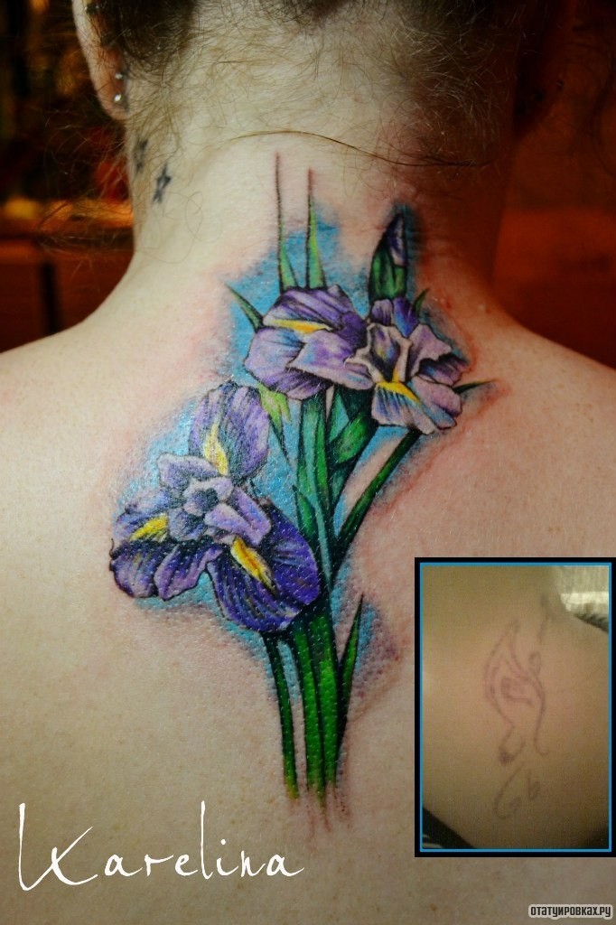 Фотография татуировки под названием «Три фиолетовых цветка»
