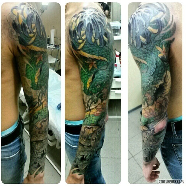 Фотография татуировки под названием «Зеленая змея»