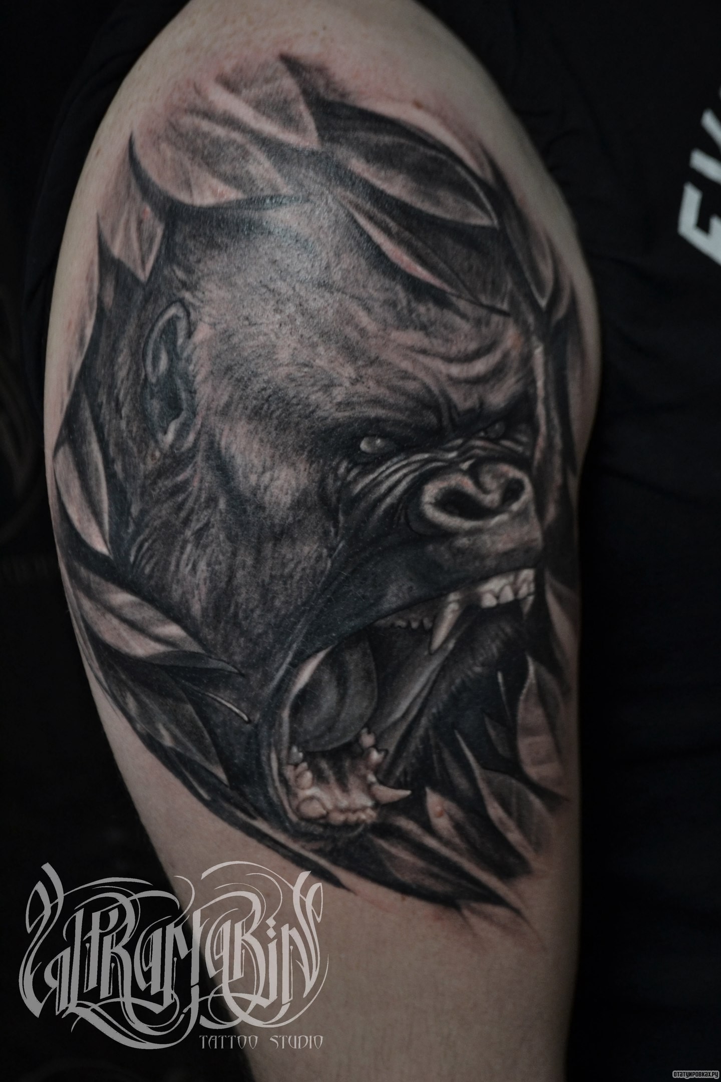 Фотография татуировки под названием «Оскал обезьяны»