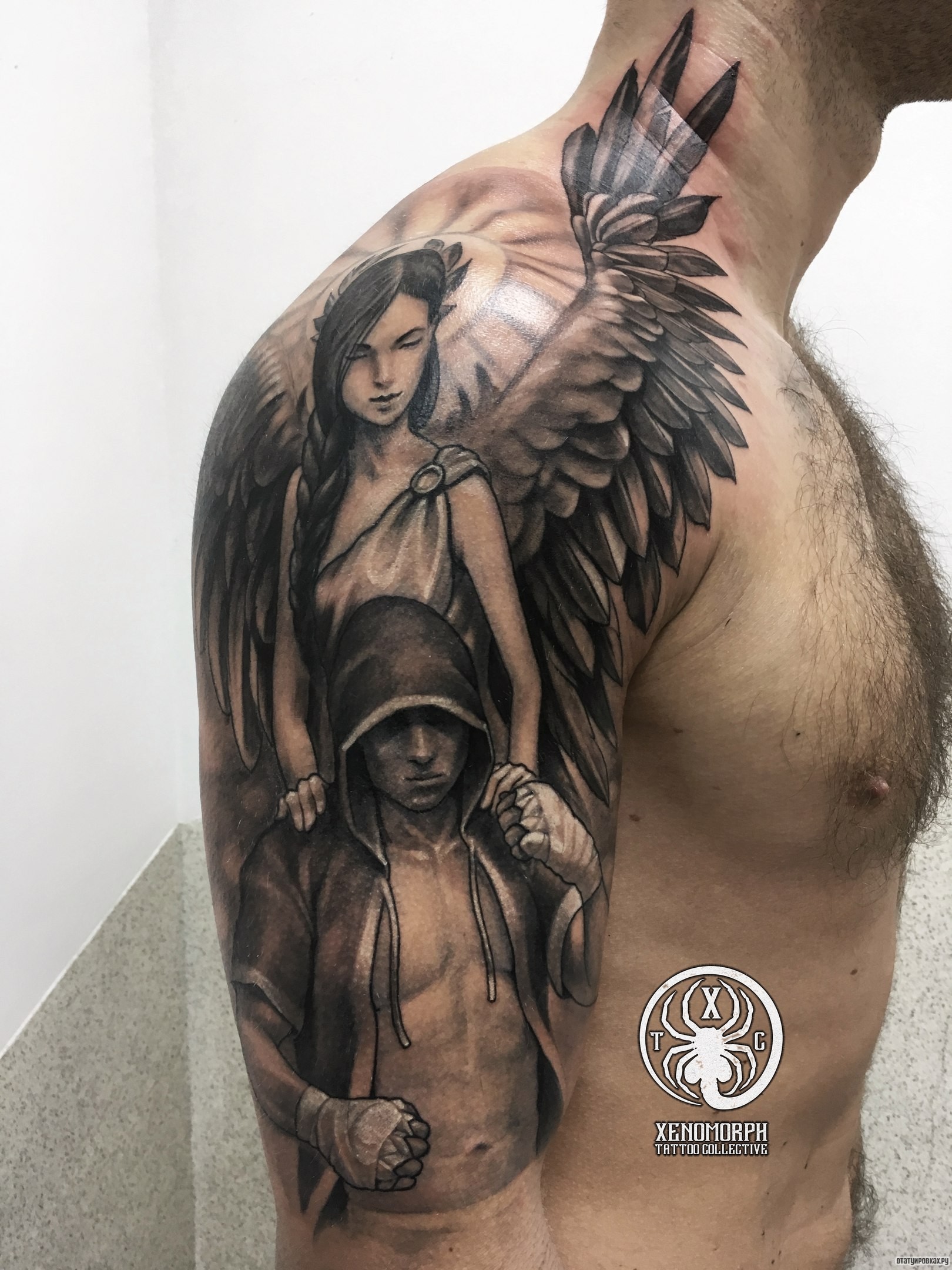 Фотография татуировки под названием «Девушка с крыльями и парень боксер»
