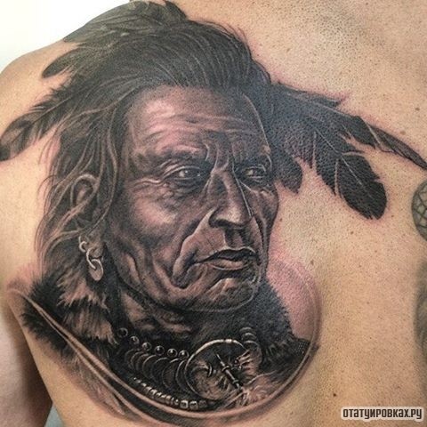 Фотография татуировки под названием «Индеец с перьями на голове»