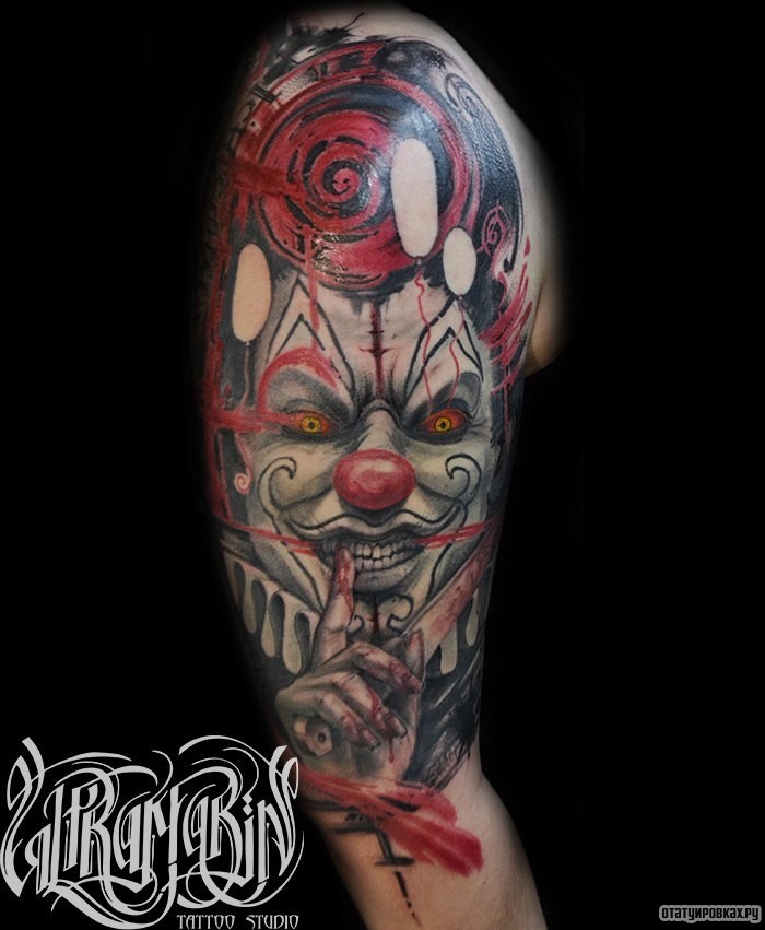 Фотография татуировки под названием «Клоун и роза»