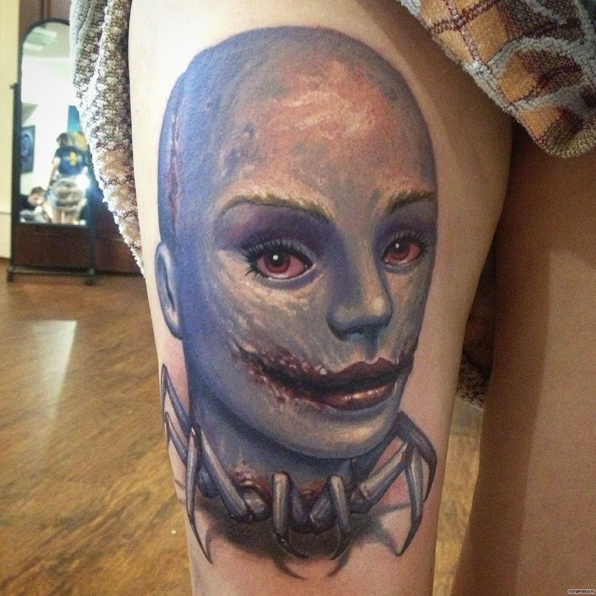 Фотография татуировки под названием «Девушка паук с порваным ртом»
