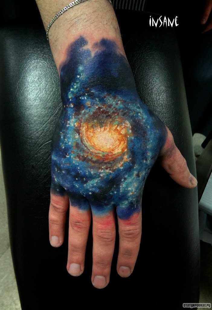 Фотография татуировки под названием «Млечный путь»