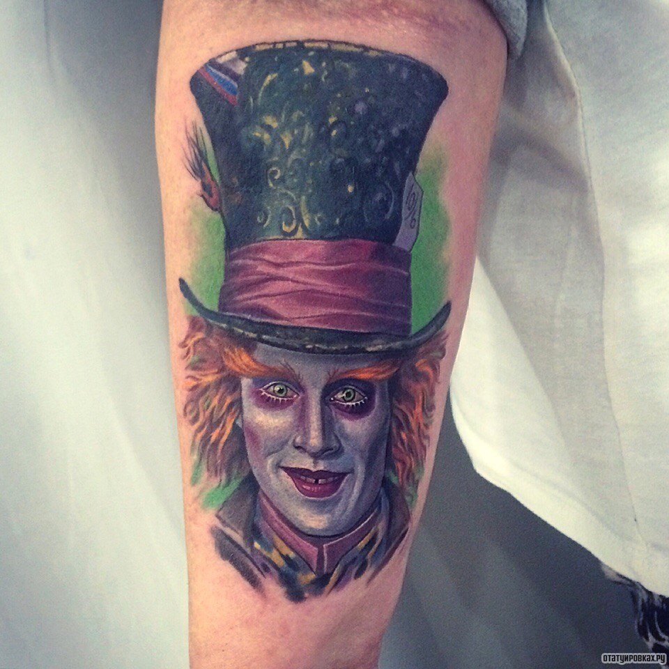 Фотография татуировки под названием «Клоун в шляпе»