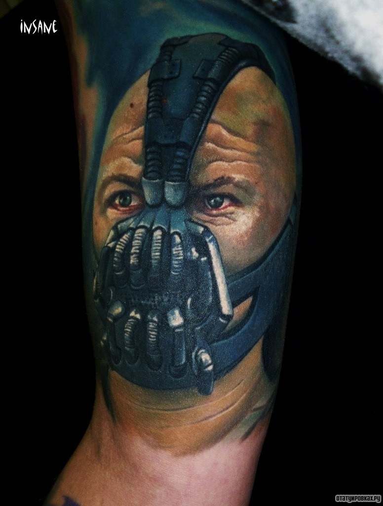 Фотография татуировки под названием «Человек в наморднике»
