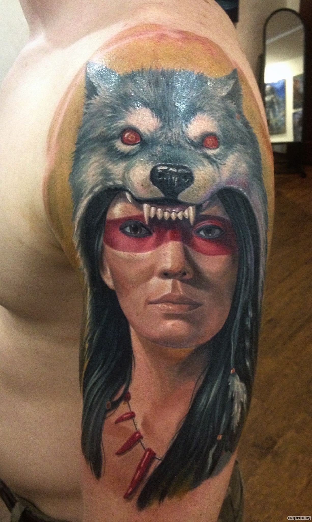 Фотография татуировки под названием «Девушка в шапке волка»