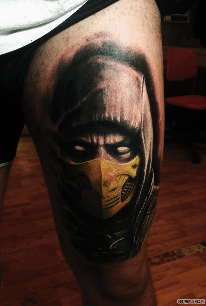 Фотография татуировки под названием «Человек в желтой маске»