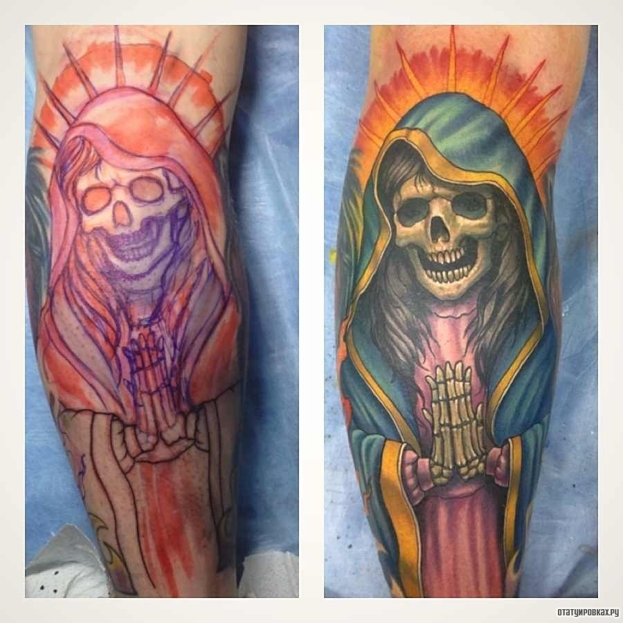 Фотография татуировки под названием «Скелет в плаще»