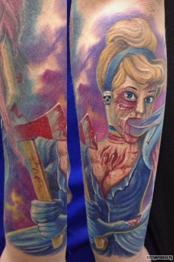 Фотография татуировки под названием «Девушка в крови с топором»