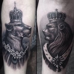 Тату лев и львица в короне