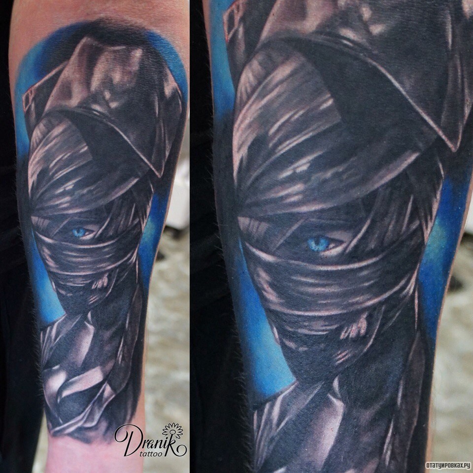 Фотография татуировки под названием «Обмотанный человек с голубыми глазами»
