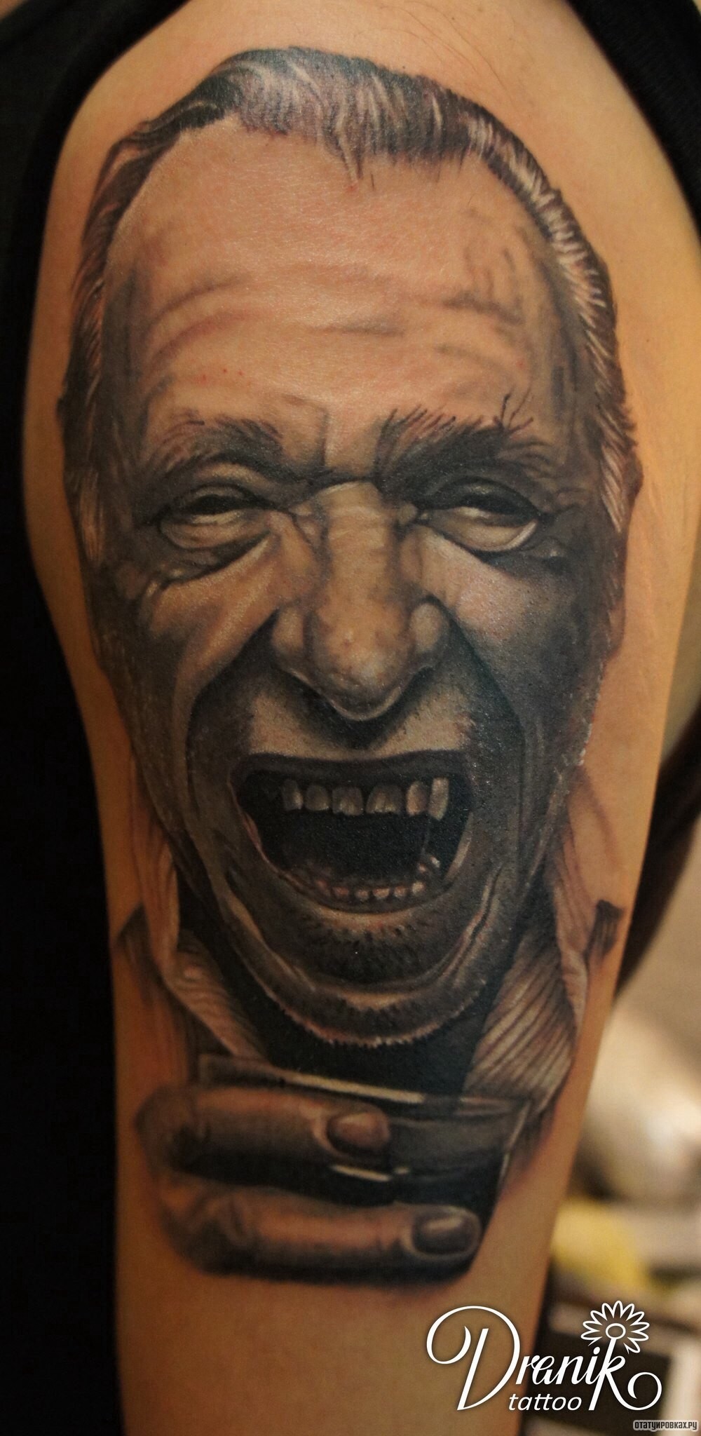 Фотография татуировки под названием «Портрет человека с открытым ртом»
