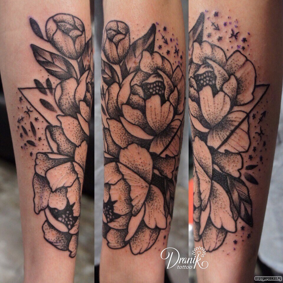 Фотография татуировки под названием «Цветы дотворк»