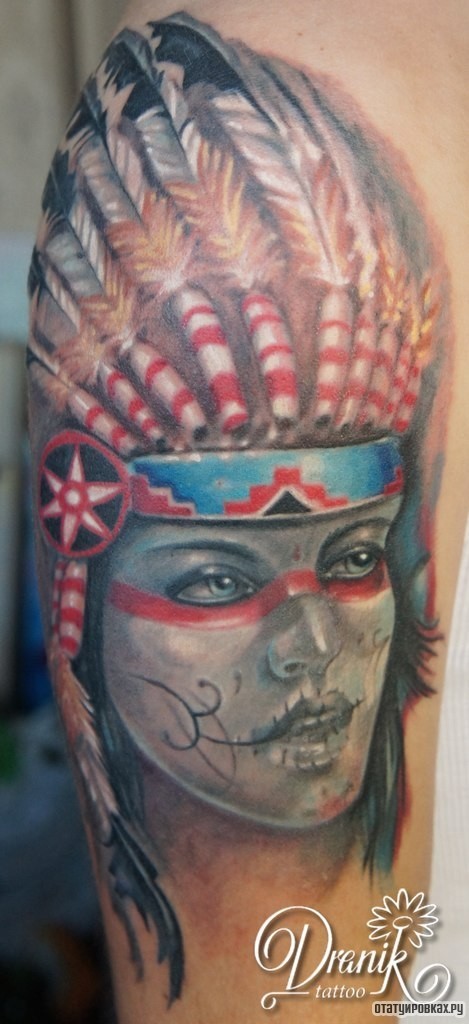 Фотография татуировки под названием «Девушка индеец с перьями на голове»