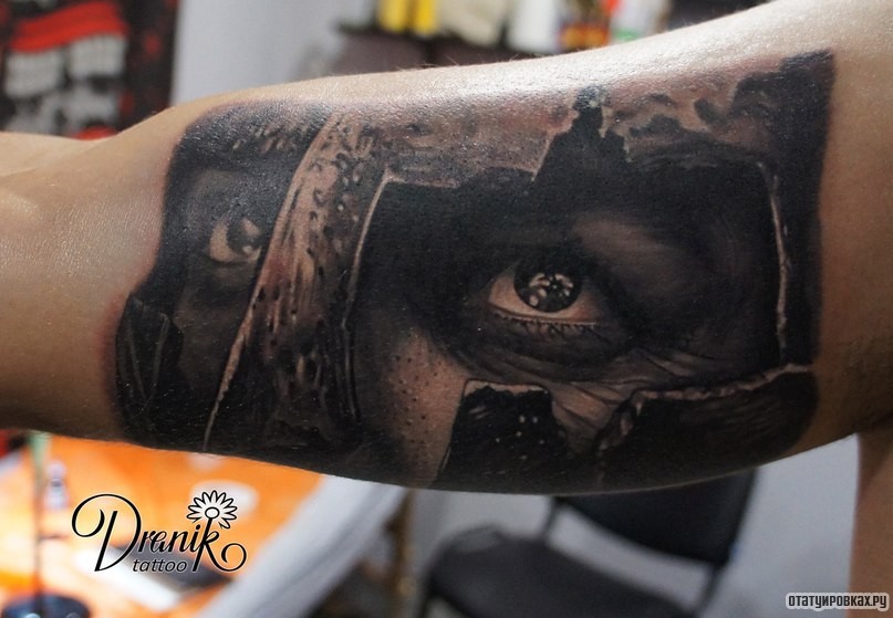 Фотография татуировки под названием «Глаза гладиатора»