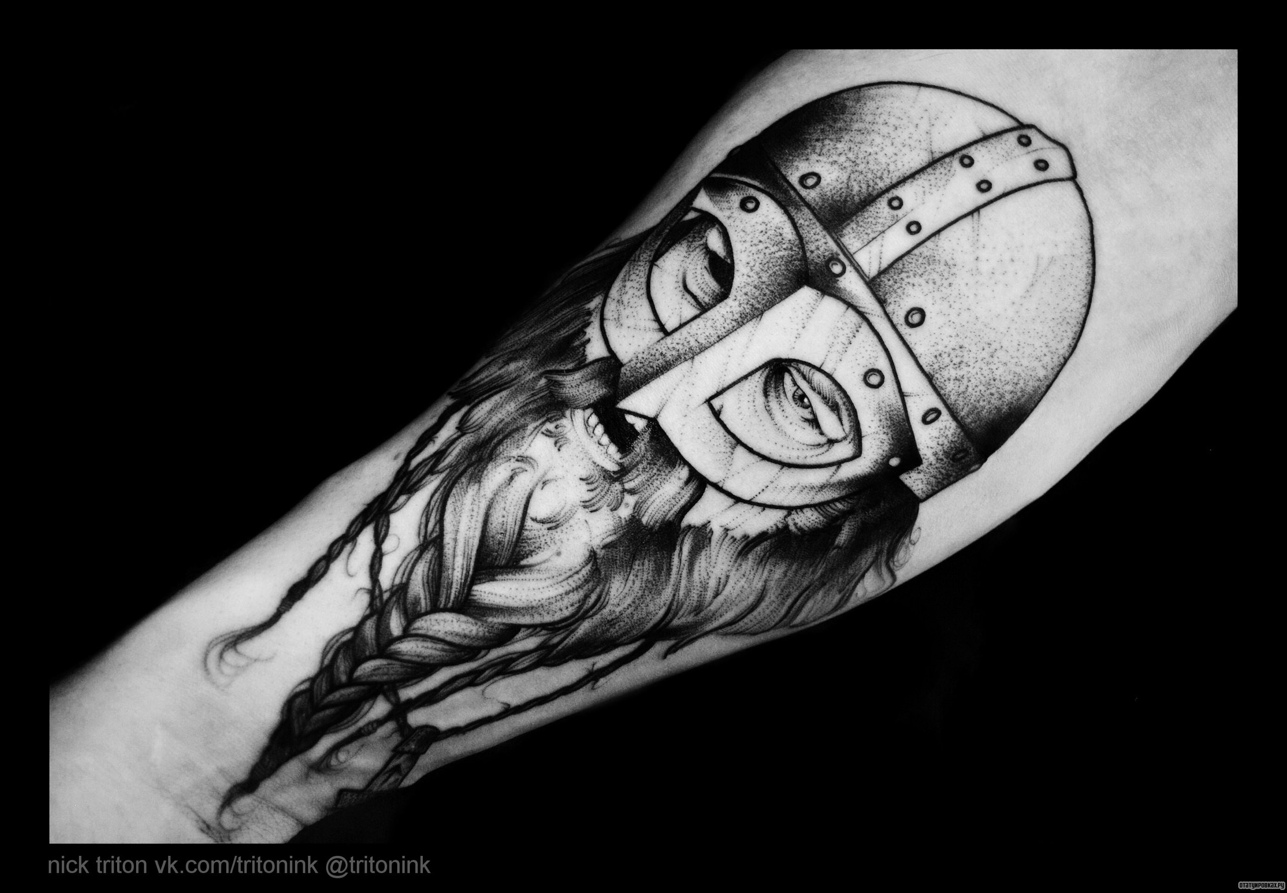 Фотография татуировки под названием «Воин в шлеме»