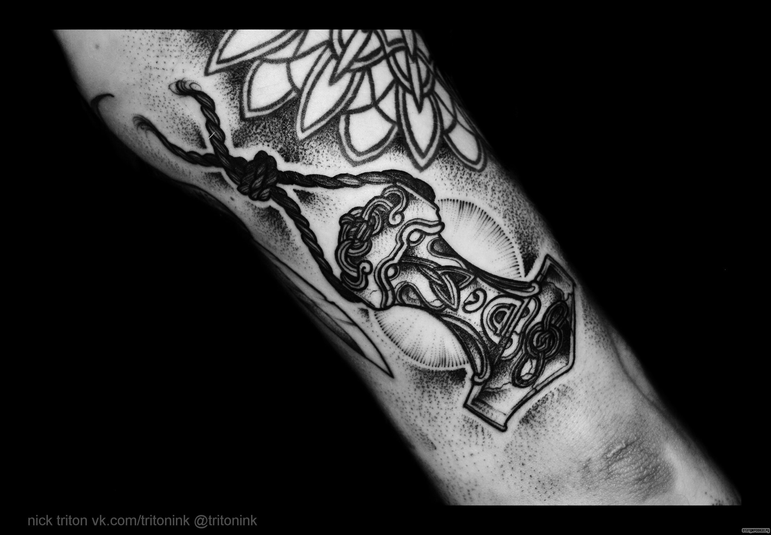 Фотография татуировки под названием «Якорь на веревке»
