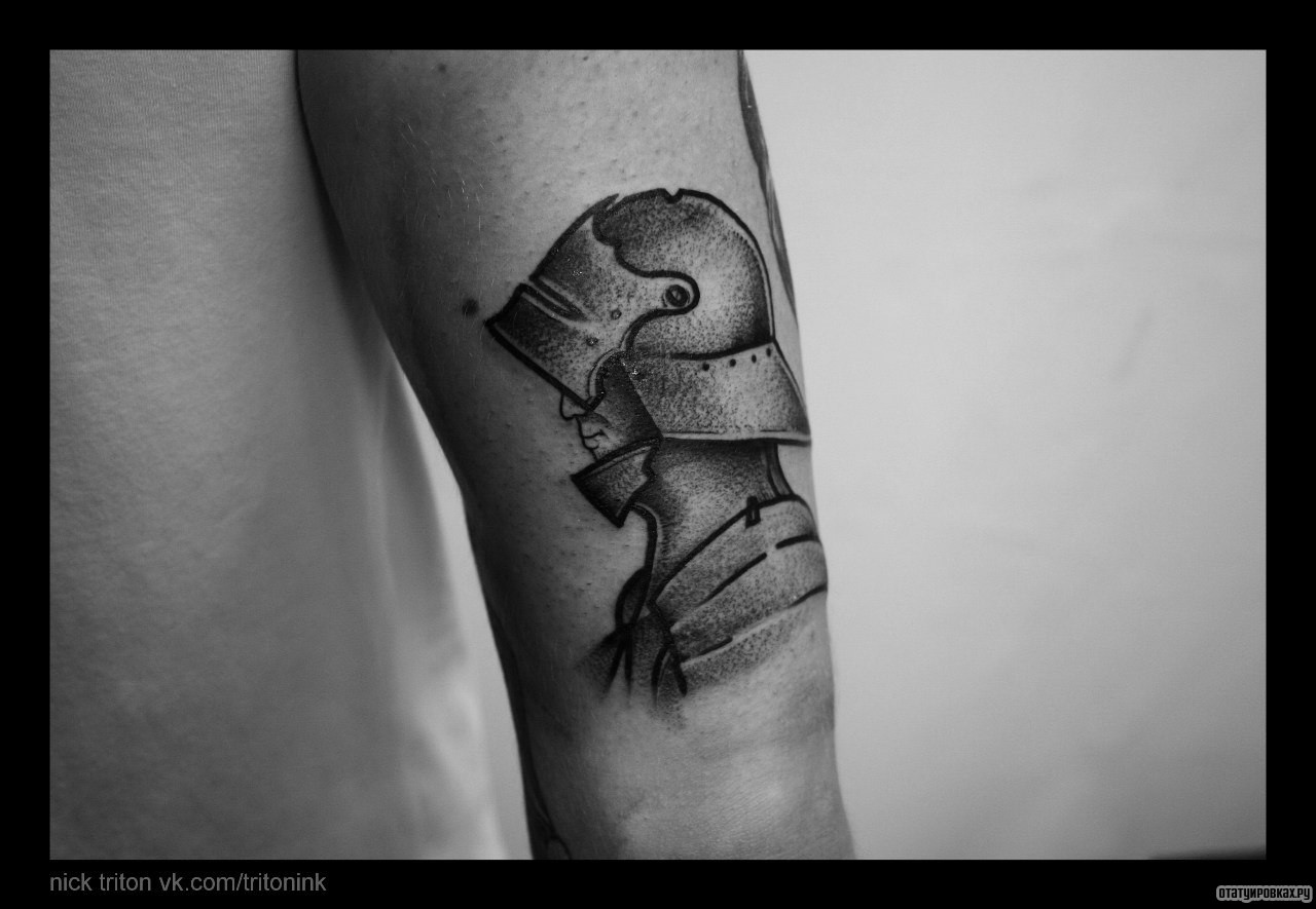 Фотография татуировки под названием «Рыцарь»