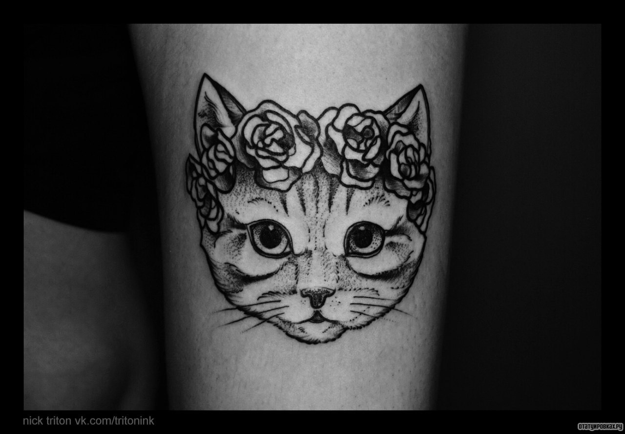 Фотография татуировки под названием «Кот с розами»