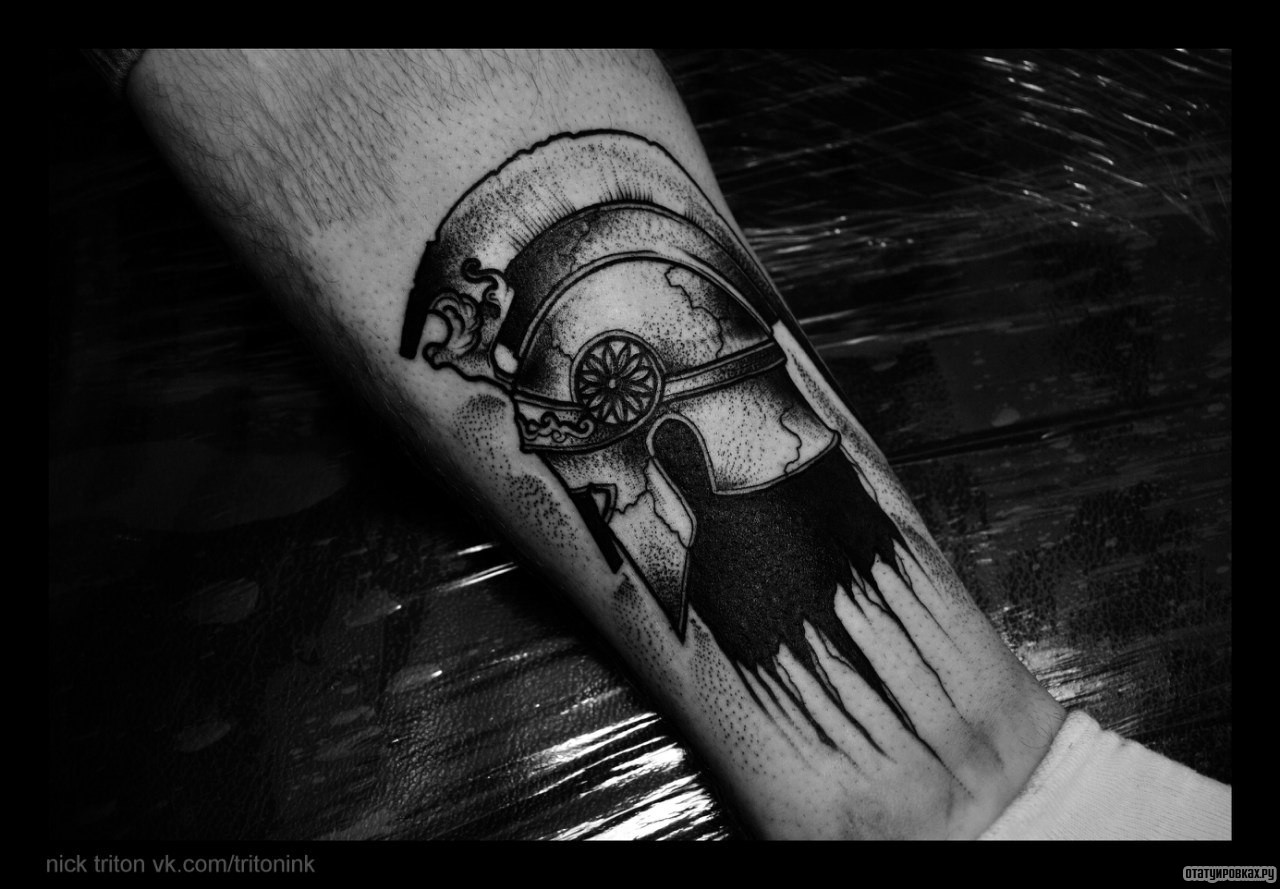 Фотография татуировки под названием «Голова спартанца»