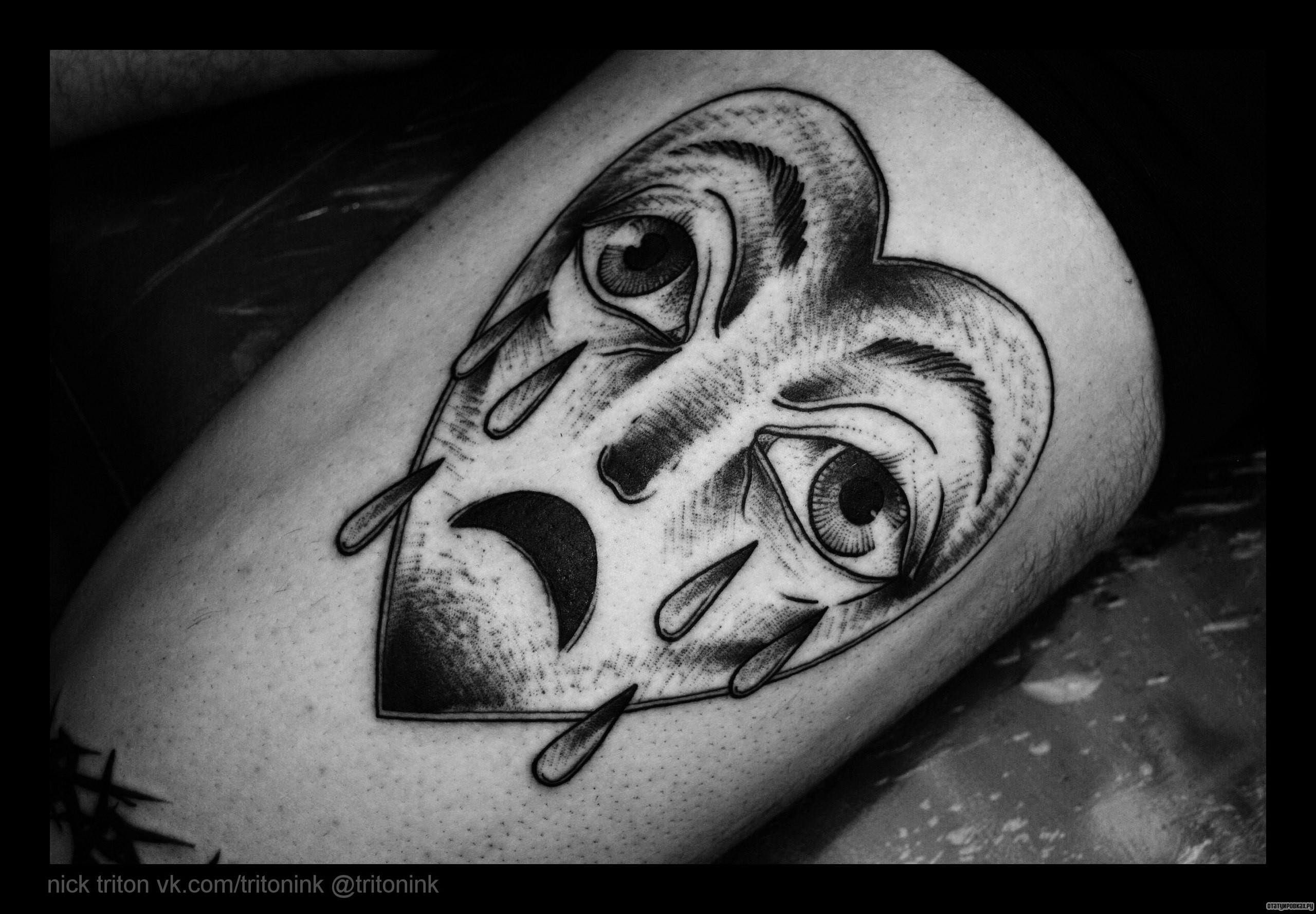 Фотография татуировки под названием «Сердце со слезами»