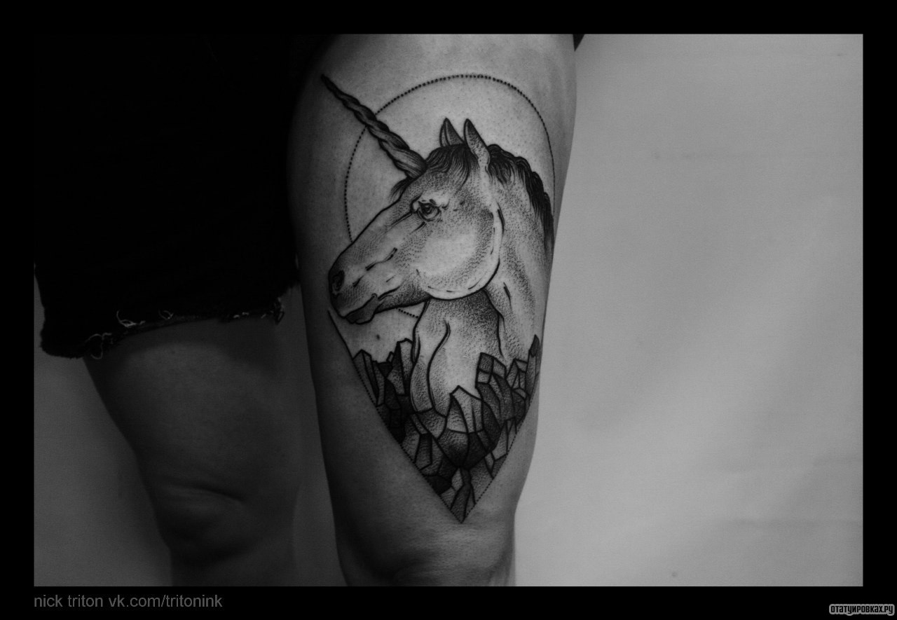 Фотография татуировки под названием «Единорог»