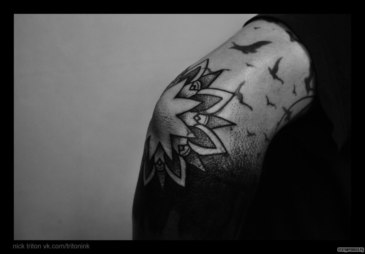 Фотография татуировки под названием «Мандала на колене»