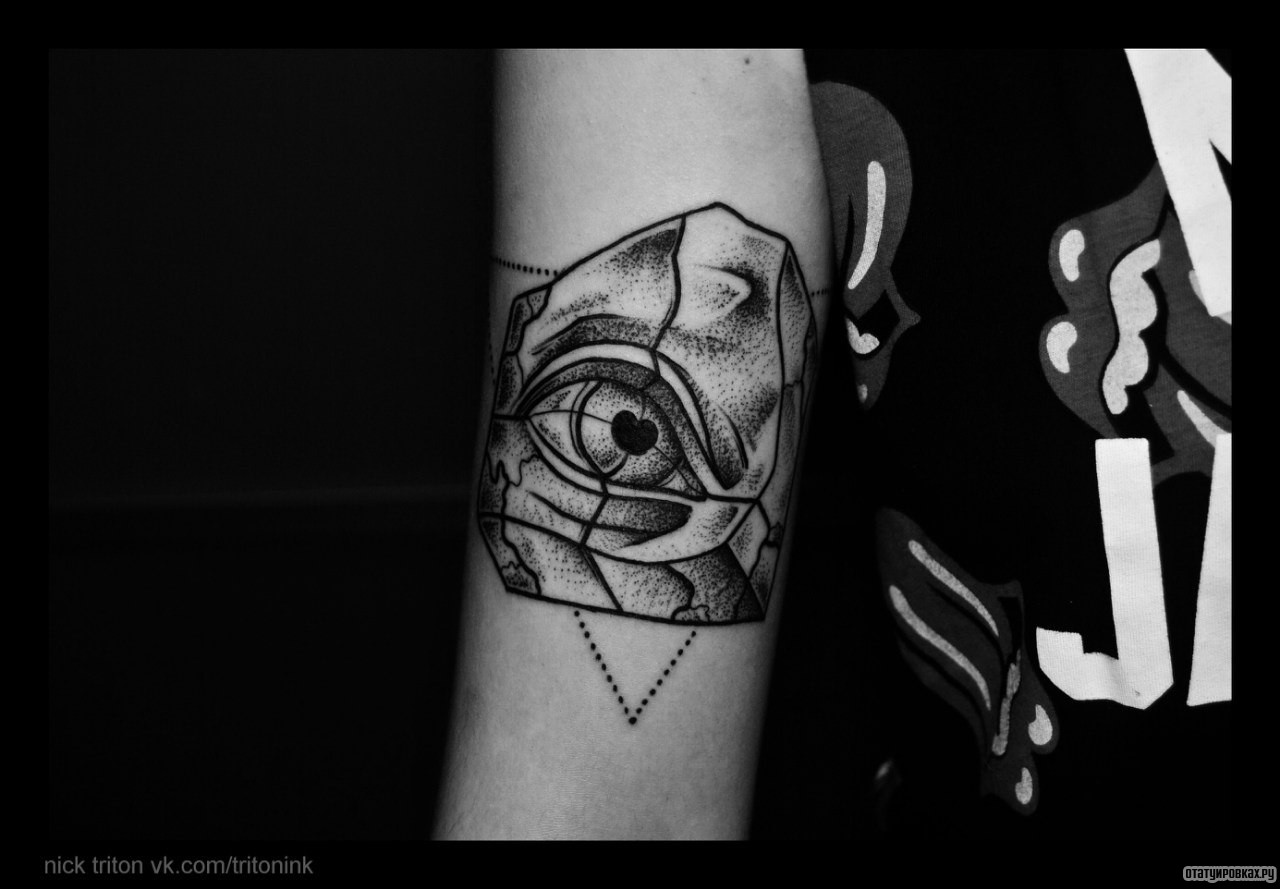 Фотография татуировки под названием «Глаз»