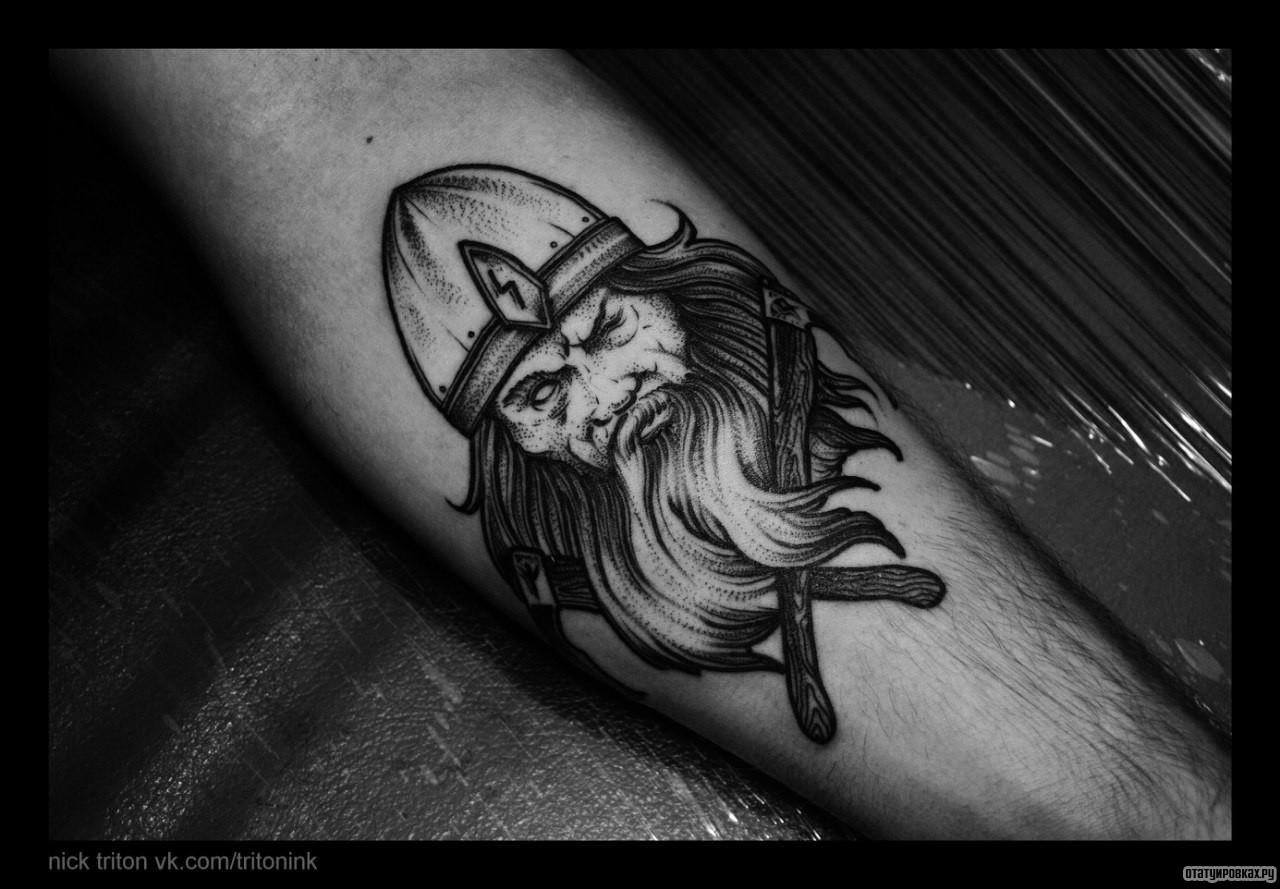 Фотография татуировки под названием «Воин с дубинами»