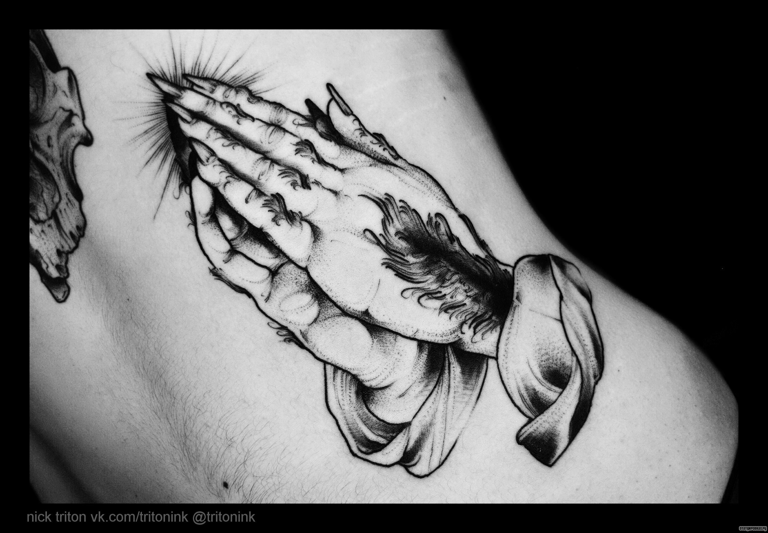 Фотография татуировки под названием «Руки молящегося»
