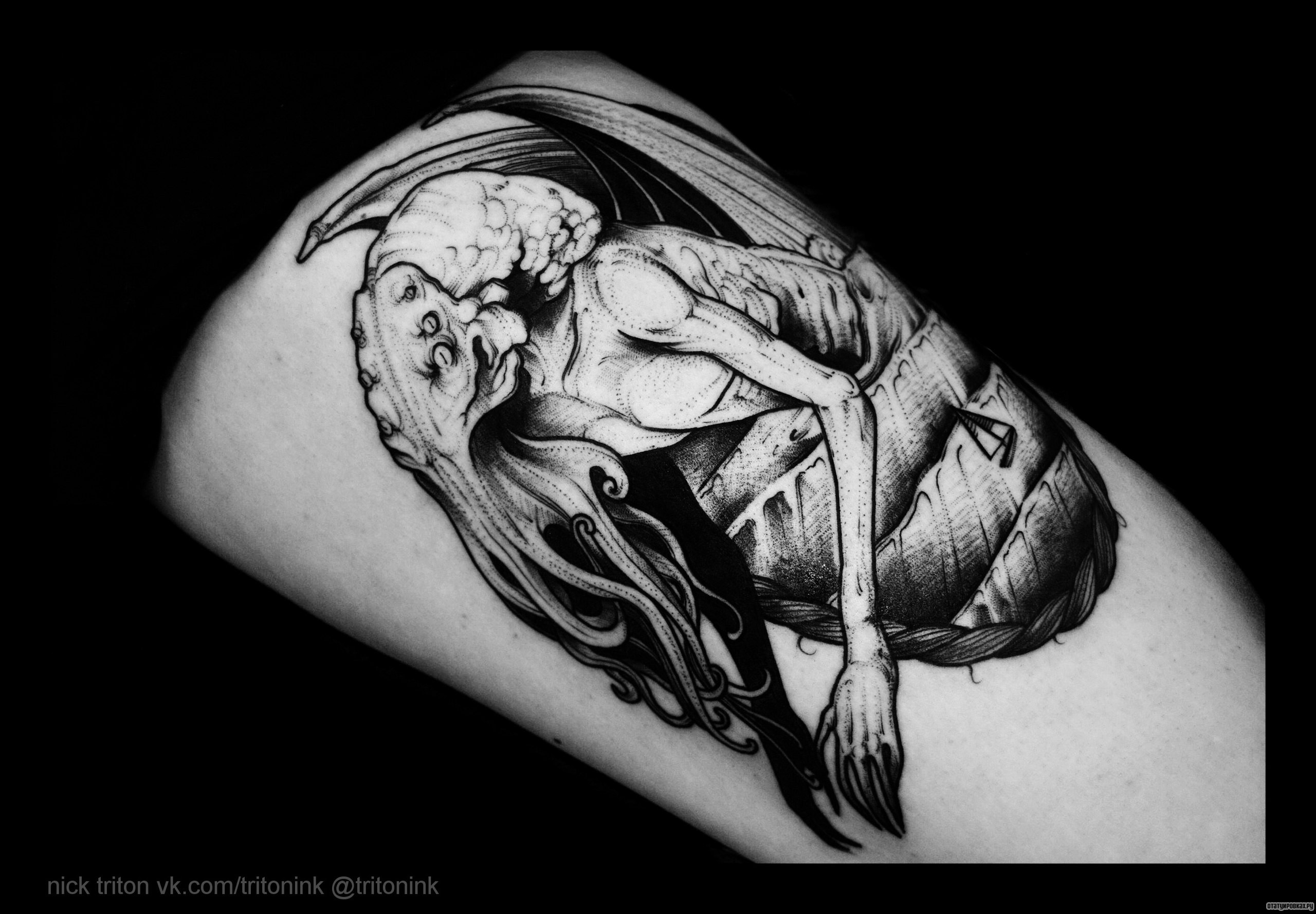 Фотография татуировки под названием «Осьминог в обличии человека»