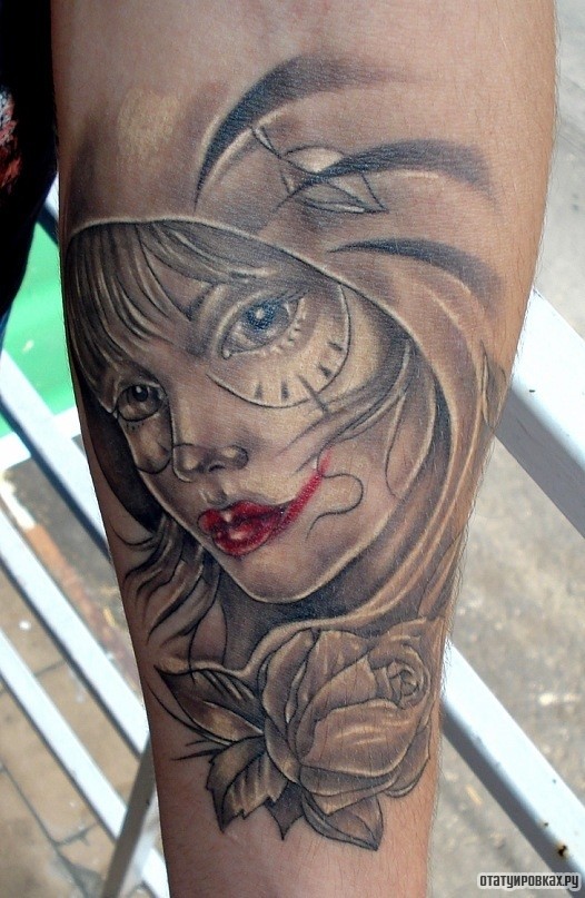 Фотография татуировки под названием «Лицо девушки чикано»