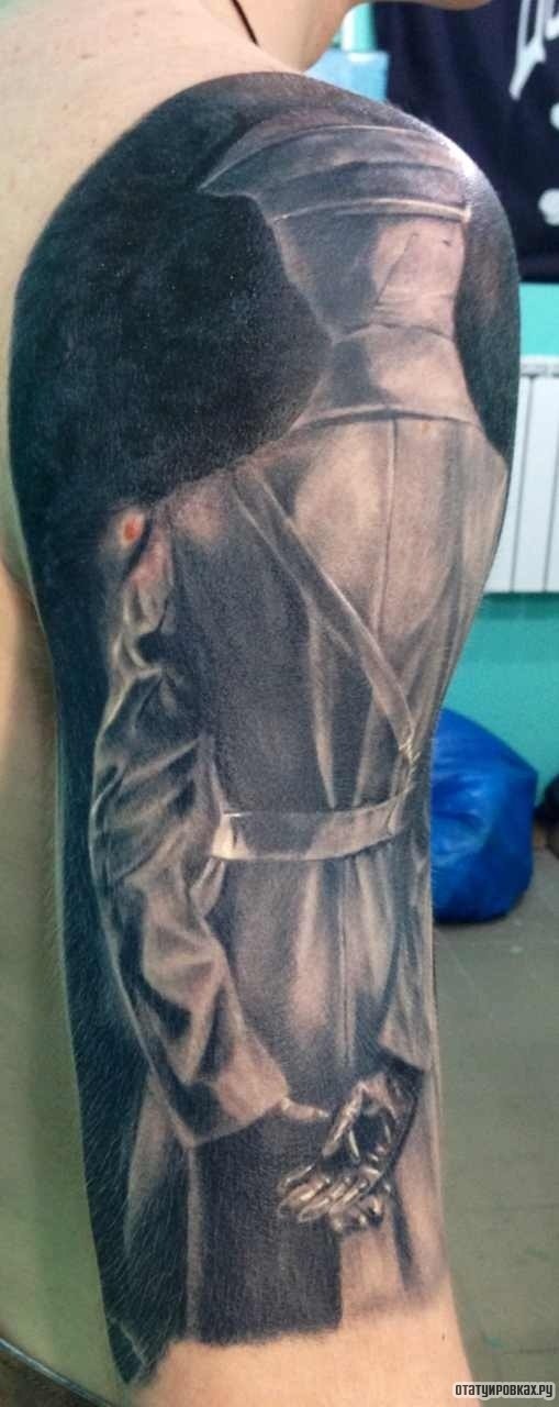 Фотография татуировки под названием «Человек со спины»