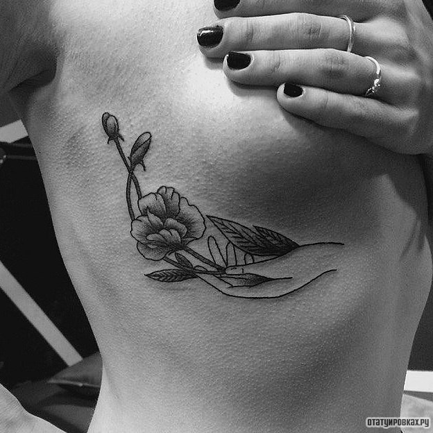 Фотография татуировки под названием «Небольшой цветок»
