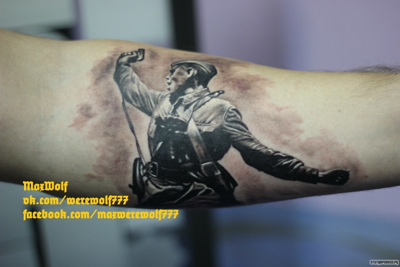 Фотография татуировки под названием «Человек солдат»