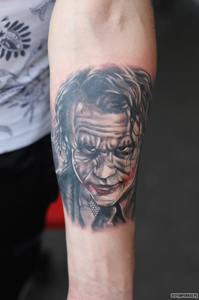 Фотография татуировки под названием «Джокер жуткий»