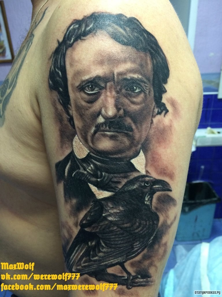 Фотография татуировки под названием «Человек и ворон»